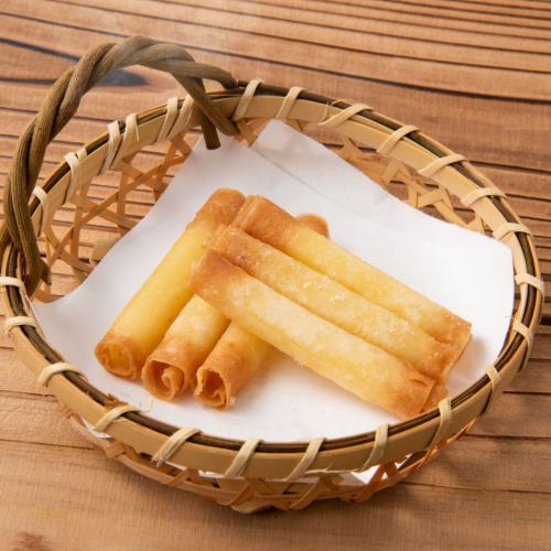 Cheese spring rolls / Fried horse mackerel [Popular] (1 piece) / Sardine tempura with plum and shiso leaves (each)