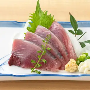 Bonito (sashimi or tataki)