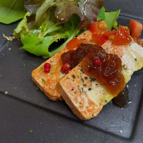 季節モノ☃️『あん肝のテリーヌ』
昆布とトマトの出汁で作ったポン酢のジュレ✨
オリーブオイルと黒胡椒で和食とは一味違う逸品をお楽しみください✨

———————————————————— 
⁡  一軒家を改装したイタリアンレストラン 
arte Tomoaki 〜 アルテ トモアキ 〜 
lunch ▷ 11:30-14:30 
dinner ▷ 17:30-22:30 
定休日 ▷ 火・水曜日 ⁡ ————————————————————
#ディナー#ランチ#日野#イタリアン#あん肝