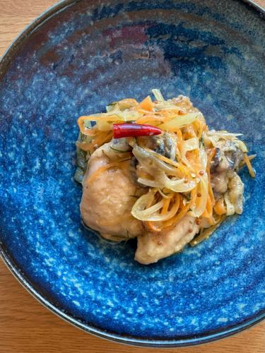 .
牡蠣のエスカベッシュ🦪
⁡
今年もスタートから黙々と、
たくさんのお料理を作っています。
⁡
⁡
エスカベッシュとは、
スペイン発祥の料理で、イタリア・フランス・ポルトガルなど
地中海沿岸の国々で親しまれている、
フランス料理版の南蛮漬けともいえるメニューです。

口当たりもさわやかな、
大人向けの一品。
おつまみにもぴったりです。

————————————————————
一軒家を改装したイタリアンレストラン
arte Tomoaki 〜 アルテ トモアキ 〜

lunch ▷ 11:30-14:30
dinner ▷ 17:30-22:30
定休日 ▷ 火・水曜日
————————————————————

#ディナー #ランチ #レストラン #日野 #イタリアン