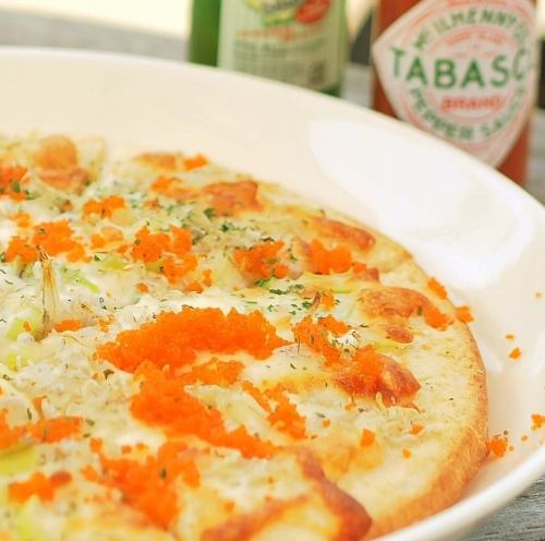 釜揚げしらすとトビッコのピザ