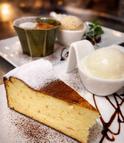 宮崎名産の高級金柑「たまたま」で作った自家製の甘露煮を贅沢に使いました。

やさしい甘みと、ふわっと広がる柑橘の香り。
食後にぴったりのチーズケーキです。

本日もご用意しております🍊

———————————————————— ⁡ 
古民家で焼酎とイタリアン 
arte Tomoaki 〜 アルテ トモアキ 〜 
lunch ▷ 11:30-14:30 
dinner ▷ 17:30-22:30 
定休日 ▷ 火・水曜日 ⁡ ————————————————————
#ディナー#ランチ#日野#イタリアン#チーズケーキ