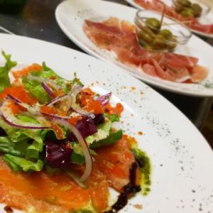 Smoked salmon carpaccio with ginger and olive oil sauce
