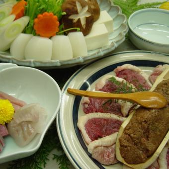 如果想要来点不一样的，可以试试鸭肉寿喜烧火锅套餐☆ 6道菜7,500日元（含税）