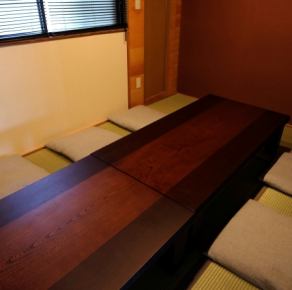 外部の騒音を遮断する防音個室です！プライバシーと静寂を確保した特別な空間で、他のお客様の会話が気になることなく、落ち着いた雰囲気で食事や会話を楽しむことができます小さいお子様連れの方や大切なお集まりに最適です。静寂な空間で特別な時間をお楽しみください★