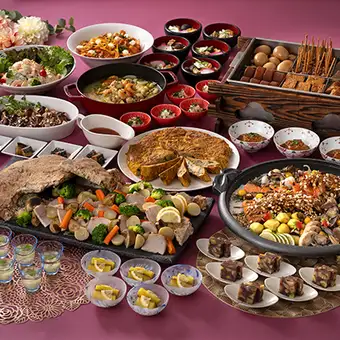 Weekends and public holidays, November and December: Lunch buffet, Local produce fair, Aichi/Chita harvest festival.