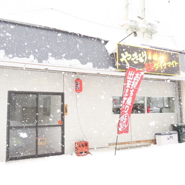 店内は清潔感と温かみを兼ね備えたデザインで、外観も落ち着いた雰囲気。アクセス面でも利便性を重視し、通いやすい立地が特徴です。金土日は満席をいただくほど大盛況！居心地や動線への配慮が随所に見られ、特別な時間を過ごせる工夫が散りばめられています◎