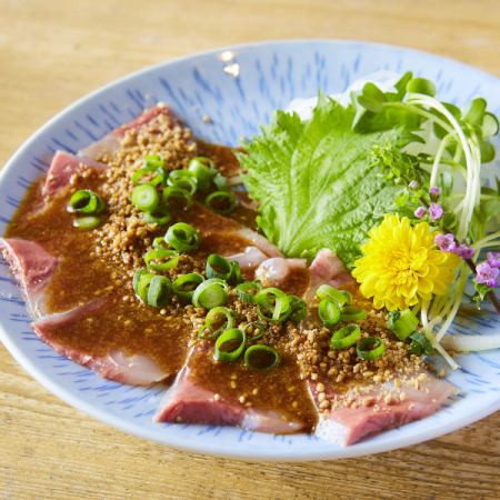 浓郁的烤芝麻鰤鱼。