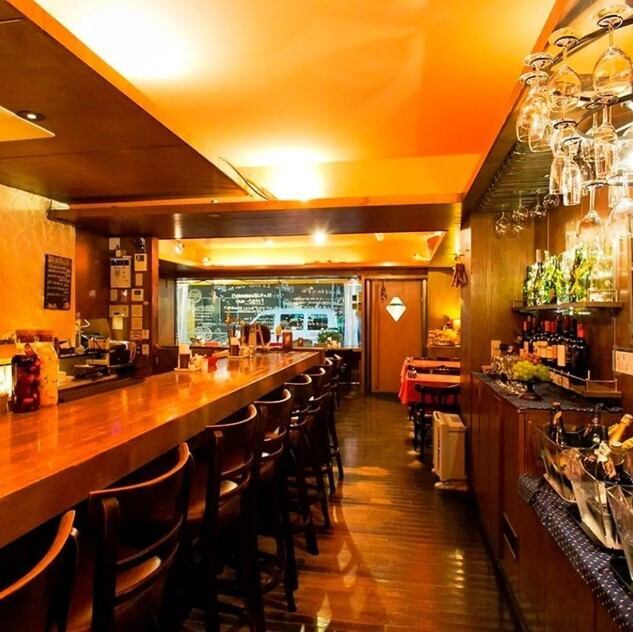 調理の様子も見ることができる、オープンカウンターあり！