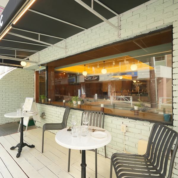 【上大岡駅から徒歩約2分の好立地！】駅チカでアクセス良好◎移動もしやすく、集合・解散にも便利です。店内はアットホームで心地よい雰囲気なので、デートや女子会はもちろん、仕事帰りの飲み会や友人との宴会など幅広いシーンでご利用いただけます！