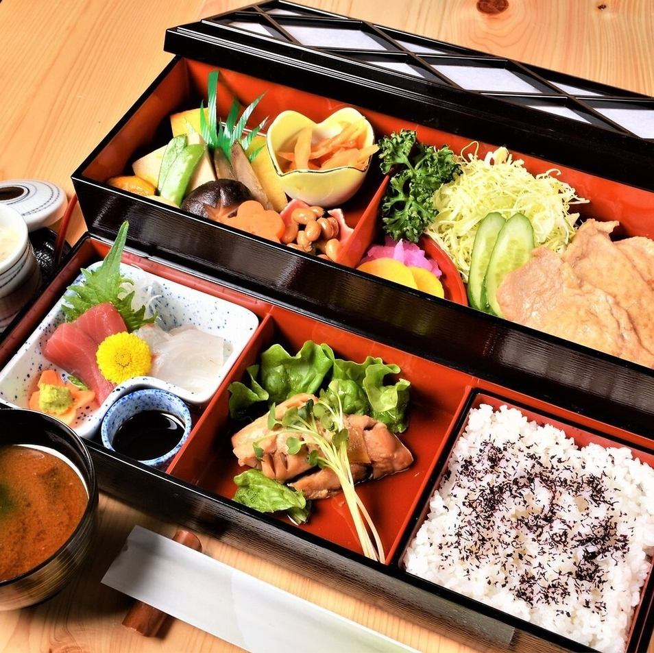 You can enjoy a wide variety of lunches at Enraku!