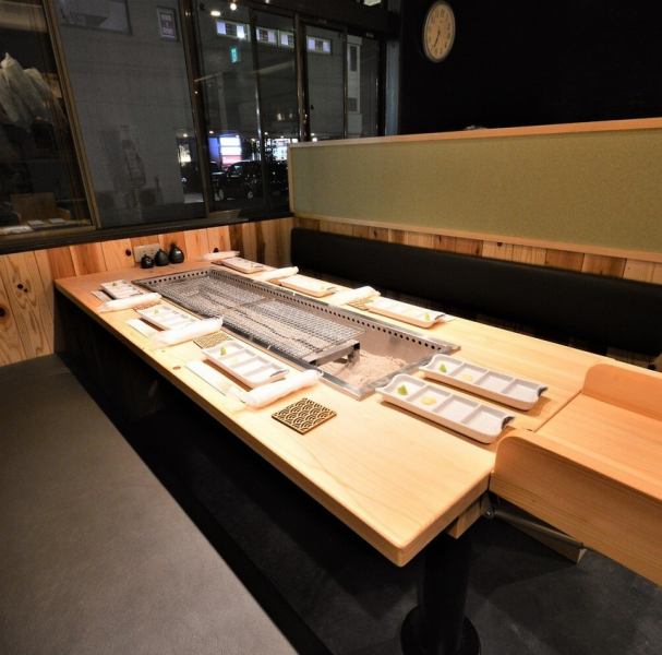 All the smoking table seats are popular with friends for dinner and after work! There are various courses using our hearth, so we use the hearth that is proud of flame music. Enjoy the dishes that you made♪