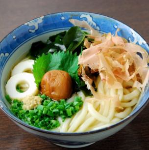 Plum shisowakame udon