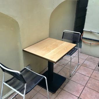 Terrace table for 2 people x 1 seat.