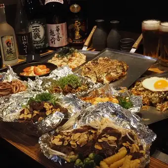 【鉄板焼厳選!スペシャルコース】牛キューブロールを含む料理9品生ビール込120分飲み放題 4名様~