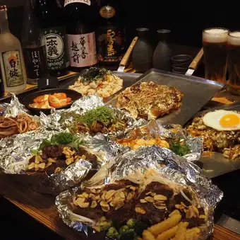 【鉄板焼厳選!スペシャルコース】牛キューブロールを含む料理9品生ビール込120分飲み放題 4名様~