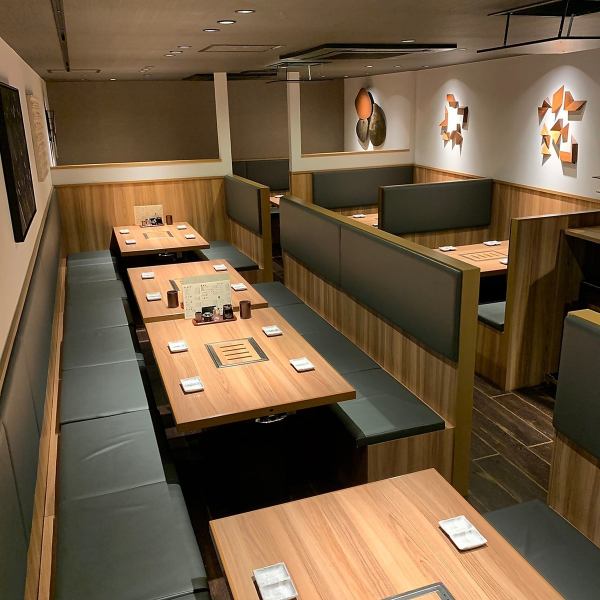 We have table seating available for all kinds of parties!Enjoy delicious meat and drinks with your date, girls' night out, family, or company friends♪Each table has partitions, so you can have a relaxing time.