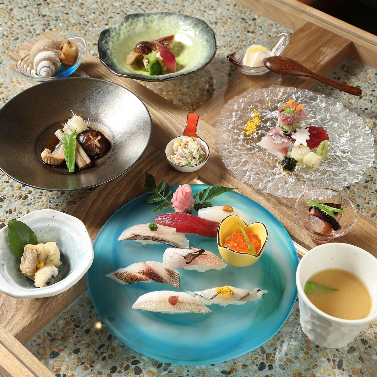 舞鶴の海を感じ、鮮魚とライブ感を楽しめる店です♪