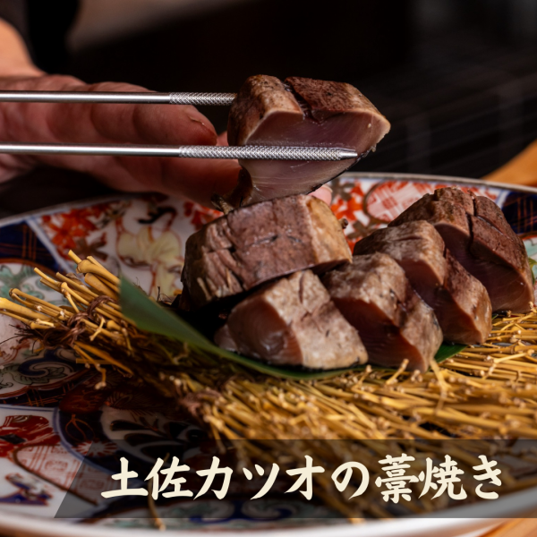 こだわり抜かれた個室！設計から施工まで自社で手掛けたこだわりの個室は襖で仕切られたゆったりと寛げる和個室となっております。襖で仕切る設計の為襖を動かすことで少人数から大人数の個室宴会に対応させて頂きます。ゆったりと寛げるこだわりの和空間で自慢の料理をお召し上がりいただけます。