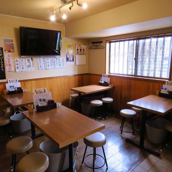 清潔感のある店内で、ゆったりとした時間を。最大25名まで収容可能で、貸切利用にも対応しており、宴会やパーティーに最適です。広々とした空間で本場の中華料理を楽しめるのが魅力。少人数の集まりから大規模な会食まで、様々なシーンで利用可能。落ち着いた雰囲気の中、美味しい料理とともに特別な時間を過ごせます。