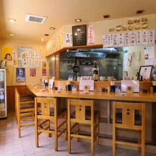 カウンター席のご用意ございます。お一人様から気軽にご来店いただけます。