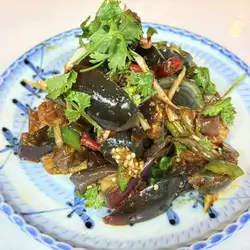 ナスとピータンオイスターソース潰し和え