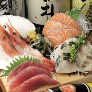 【名物その1】刺身5種盛り　新鮮かつ旬の魚を。