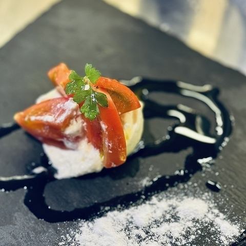 特級フルーツトマトと北海道産生モッツァレラを使ったカプレーゼ