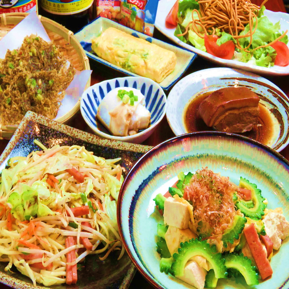 클래식 오키나와 요리를 먹는 코스 전 7품 120분 음료 무제한 3500엔(부가세 포함)