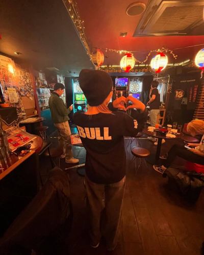 こんばんは！ダーツバーBULLです！！

今日も沢山の方のご来店で盛りあがってます✊🏻‎❤️‍🔥

今夜も飲んで歌って騒いでいきましょー！！

#ダーツバーブル
#ダーツバー
#片町ダーツ
#金沢ダーツ
#石川ダーツ
#片町ナイトライフ
#金沢ナイトライフ
#ダーツ好き
#友達とダーツ
#ダーツ上達
#ダーツ初心者
#金沢バー
#片町バー
#ダーツコミュニティ
#ダーツ女子
#ダーツ男子
#ダーツ練習
#金沢喫煙
#片町喫煙
#金沢スポーツバー
#片町で遊ぶ
#金沢の夜