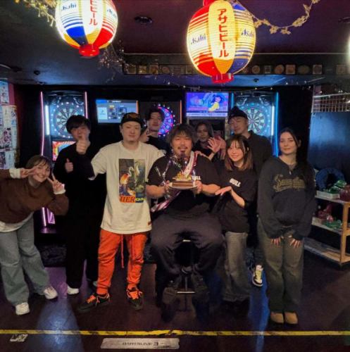 晚上好❤️‍🔥
⁡
今天是凉介的生日㊗️🎉
问问他多大了😂
我还在等庆祝活动呢！！！
⁡
请您在生日当天光临 BULL。
我们一定会好好庆祝一番🥰
⁡
#飞镖咕噜
#飞镖酒吧
#KatamachiDarts
#金泽飞镖队
#石川飞镖
片町夜生活
金泽夜生活
我喜欢飞镖
和朋友一起玩飞镖
提高你的飞镖技巧
飞镖初学者
金泽酒吧
片町酒吧
飞镖社区
飞镖女孩
男子飞镖
飞镖练习
金泽吸烟
片町吸烟
金泽体育酒吧
在《片町》玩得开心
金泽之夜