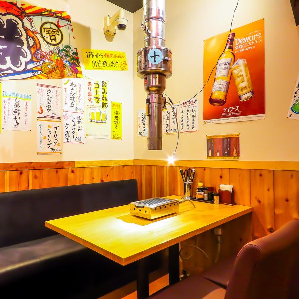 ご家族やお仲間と楽しめるテーブル席もご用意！2名席からご用意しております。みんなで楽しく時間を過ごせること間違いなし！