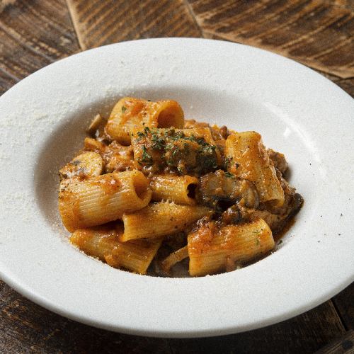 Bolognese rigatoni with coarse ground meat
