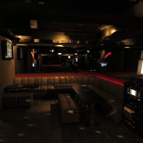 The spacious interior can be used by friends or on a date! The stylish interior on the open floor ♪ It is also popular for company banquets, welcome and farewell parties, and small meals ♪ ♪ We are particular about a wide variety of alcoholic beverages and various drinks Please enjoy the menu!