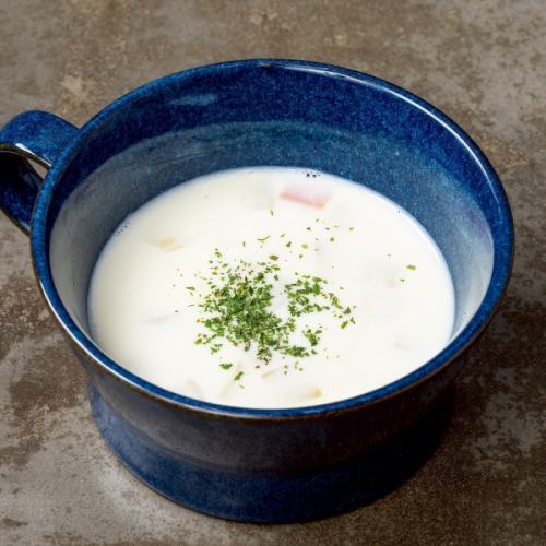 「冬季限定」 寒い日に飲みたくなるクラムチャウダースープ (季節のオススメ) 1名