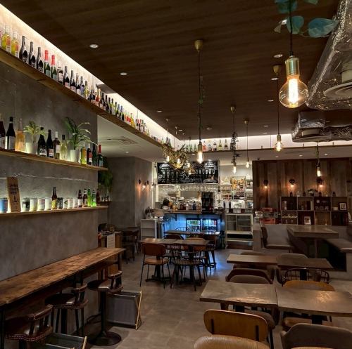 広くゆったりとした店内