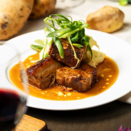 飲み放題付き！はかた地鶏と燻製ステーキがついたコース！6600円（税込）