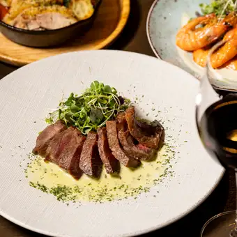 【黒毛和牛とワインを楽しむ】自然派ワイン10種以上飲み放題付き 全8品 7,500円（税込）
