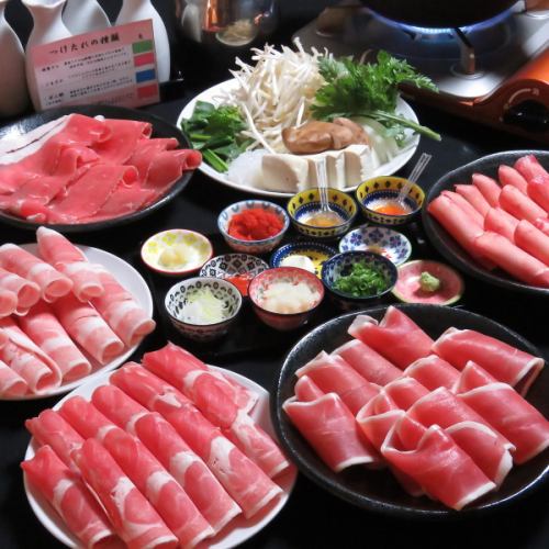 Taste 12 kinds of meat with 4 kinds of dipping sauce and 11 kinds of condiments!