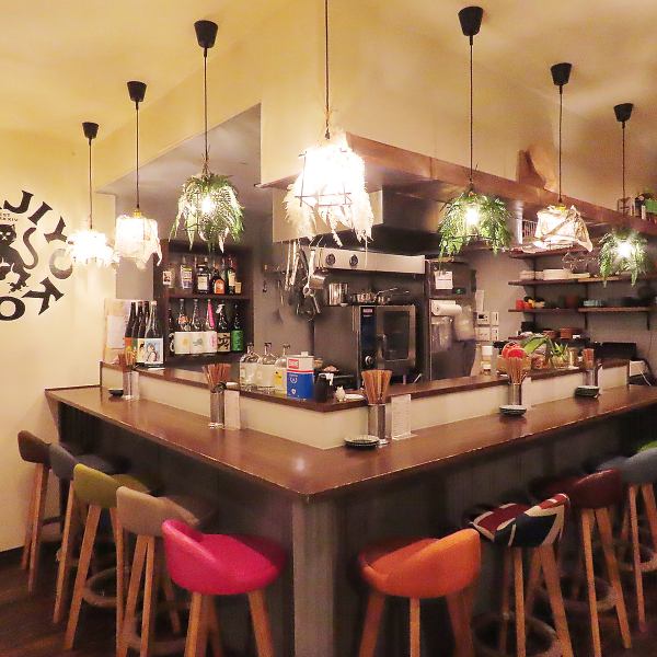 美味しい料理と種類豊富なお酒、そしてアットホームな雰囲気が自慢の居酒屋です♪日替わり、季節替わりのおすすめメニューが載った黒板は必見です！