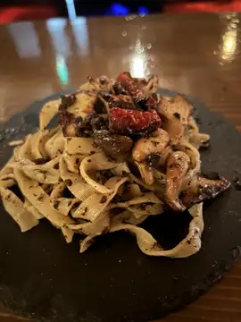 【銀座バー】秋限定の新メニュー！黒トリュフとポルチーニ、彩りキノコのパスタ