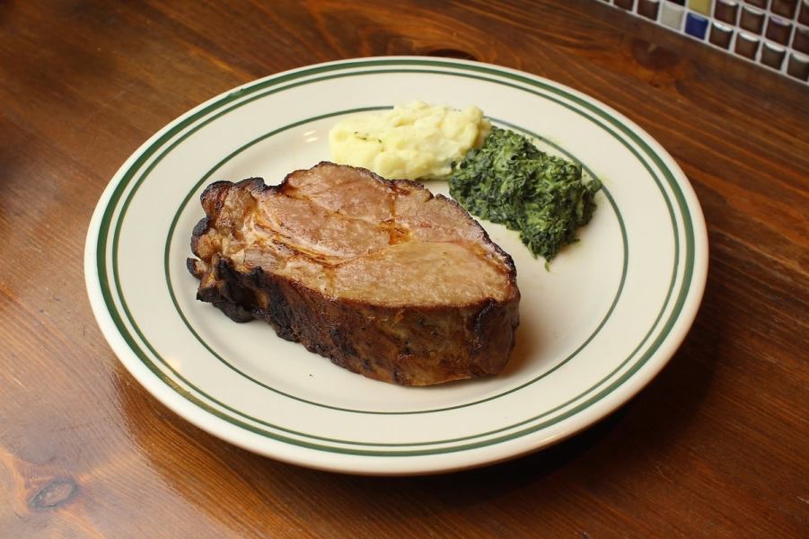 【迫力満点な巨大肉】～ポークステーキ　高尾山～
