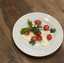 【단품 메뉴】토마토와 모츠 알레라 카프레제(공유)