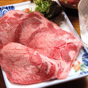 生魚片、馬肉生魚片、烤牛肉等…【豪華套餐】8道菜6,600日圓，含120分鐘無限暢飲