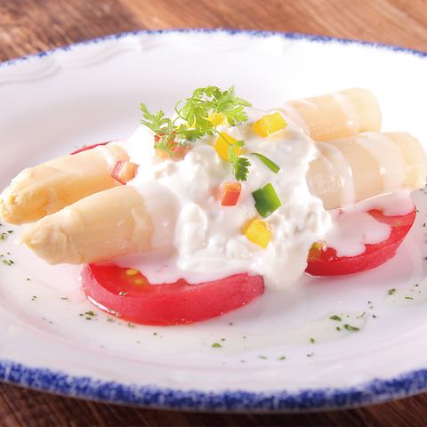 Spanish white asparagus salad