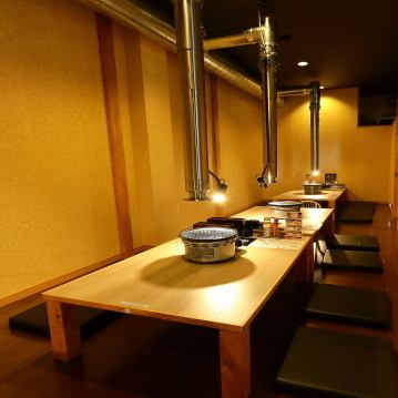 座敷席は6名様席と8名様席のご用意があり、最大20名様まで座ることができます！各種宴会におすすめなお席で、飲み放題を付けることのできるコースもご用意しております！是非ご予約ください♪