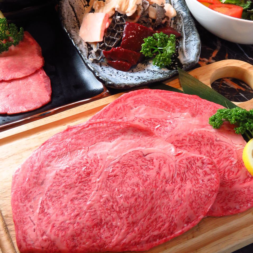Enjoy A5-grade Kuroge Wagyu beef stuck to freshness, which can only be tasted here