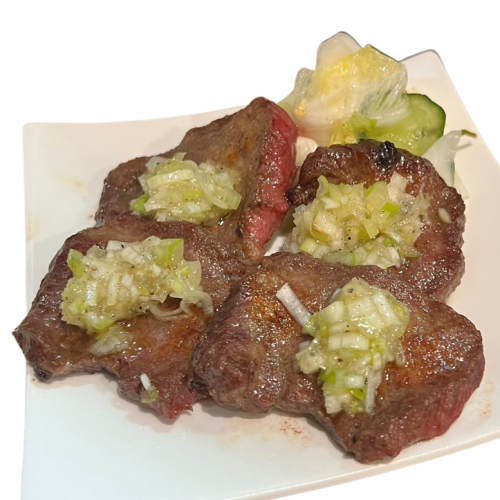 Grilled thick-sliced green onion salted beef tongue