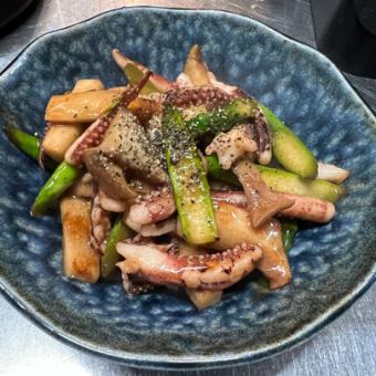 Stir-fried squid and asparagus