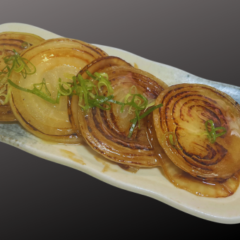 Grilled onions with butter and soy sauce